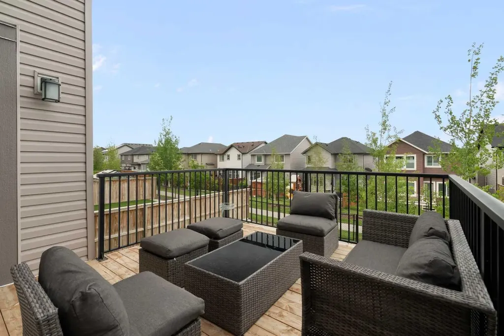232 Nolancrest Heights NW Calgary AB T3R 0V8