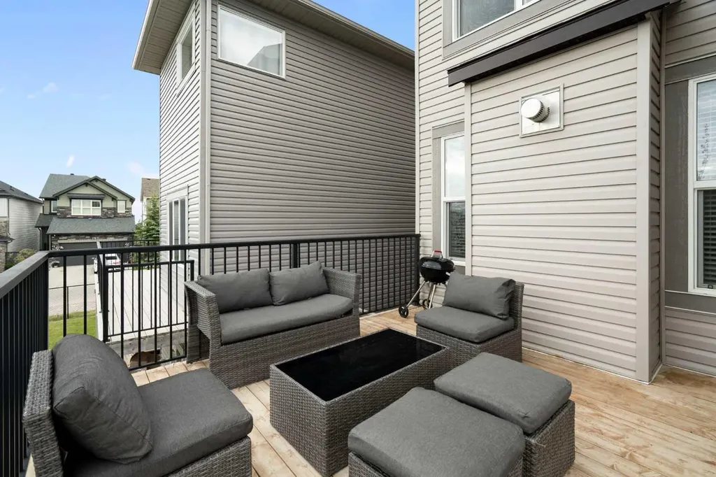 232 Nolancrest Heights NW Calgary AB T3R 0V8