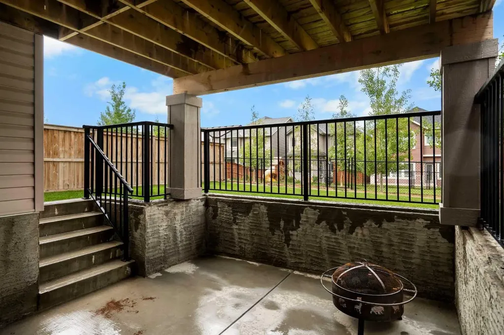 232 Nolancrest Heights NW Calgary AB T3R 0V8