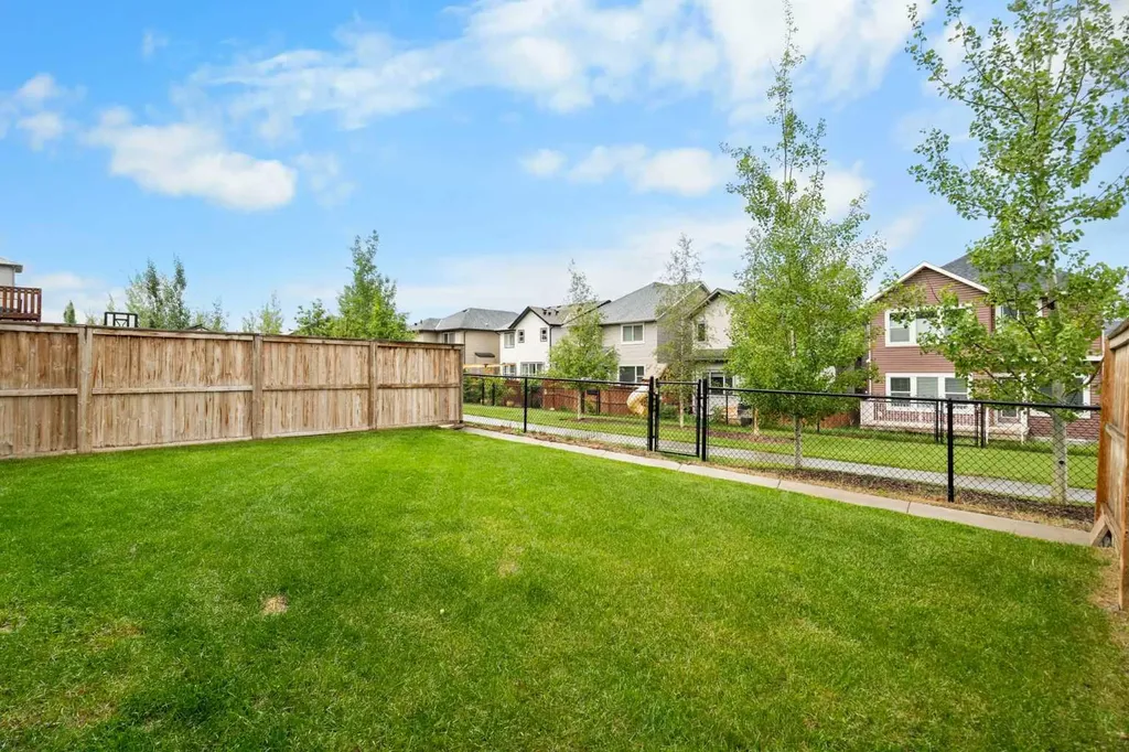 232 Nolancrest Heights NW Calgary AB T3R 0V8