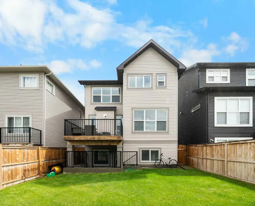 232 Nolancrest Heights NW Calgary AB T3R 0V8