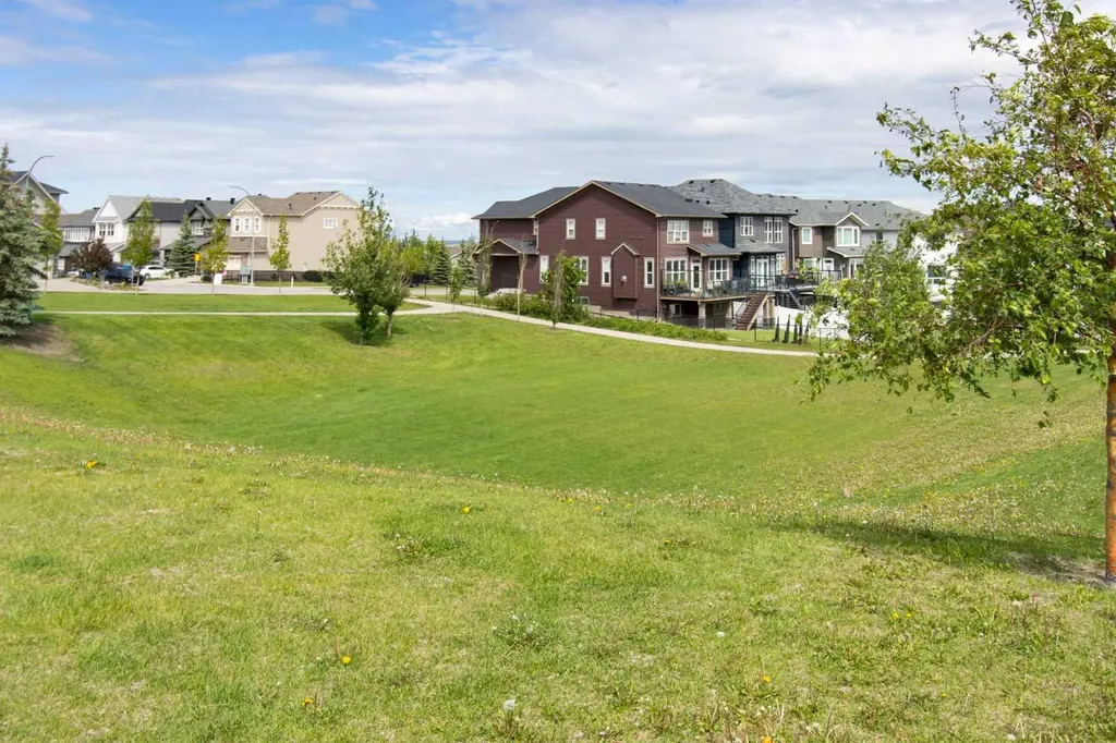 232 Nolancrest Heights NW Calgary AB T3R 0V8