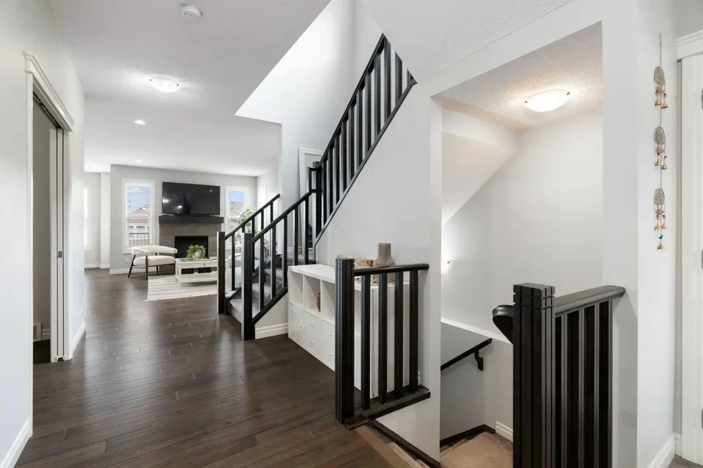 232 Nolancrest Heights NW Calgary AB T3R 0V8