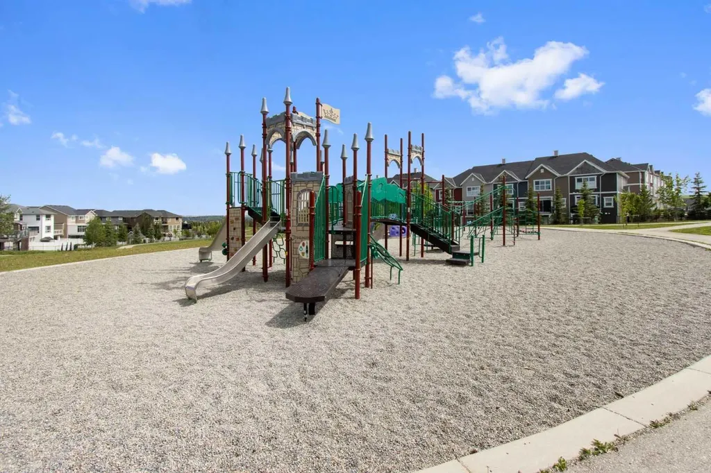 232 Nolancrest Heights NW Calgary AB T3R 0V8
