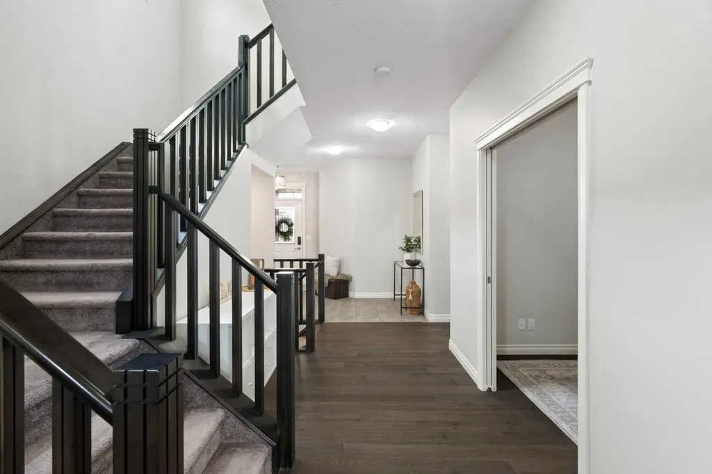 232 Nolancrest Heights NW Calgary AB T3R 0V8