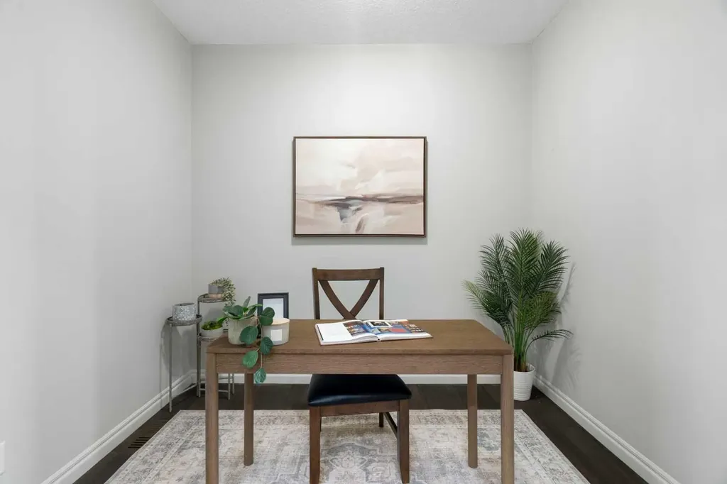 232 Nolancrest Heights NW Calgary AB T3R 0V8