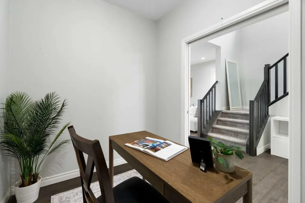 232 Nolancrest Heights NW Calgary AB T3R 0V8