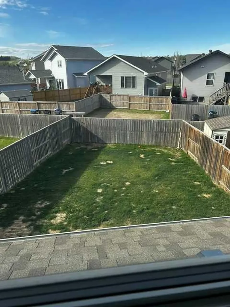 7 Ross Close Sylvan Lake AB T4S 0K4