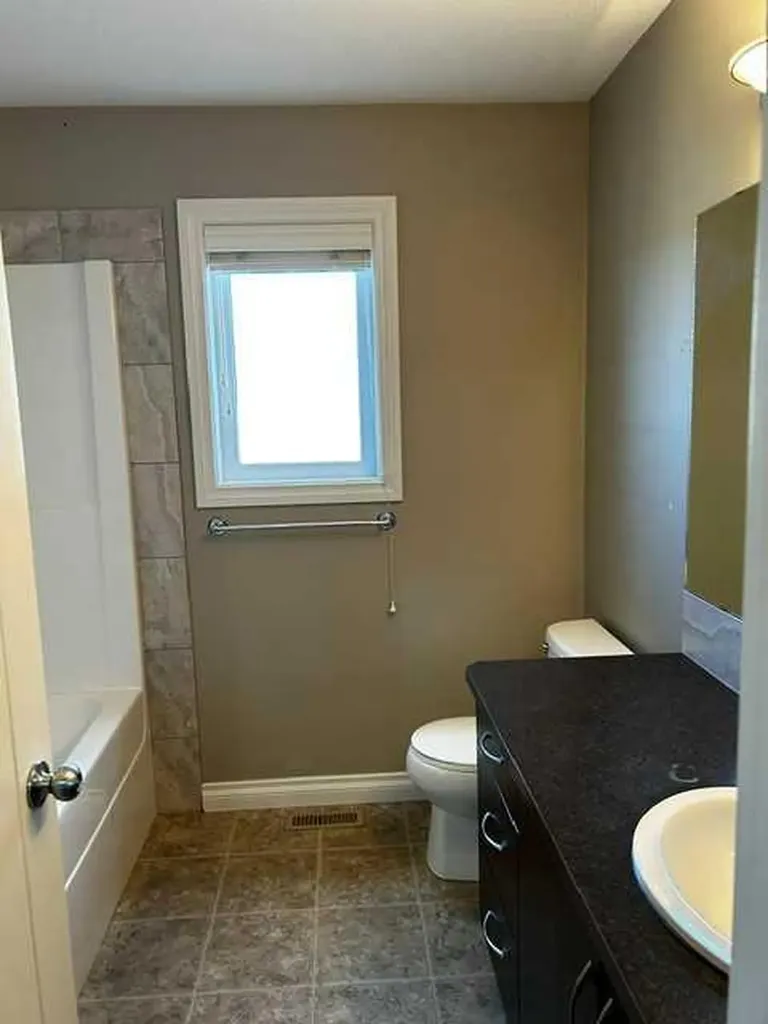 7 Ross Close Sylvan Lake AB T4S 0K4