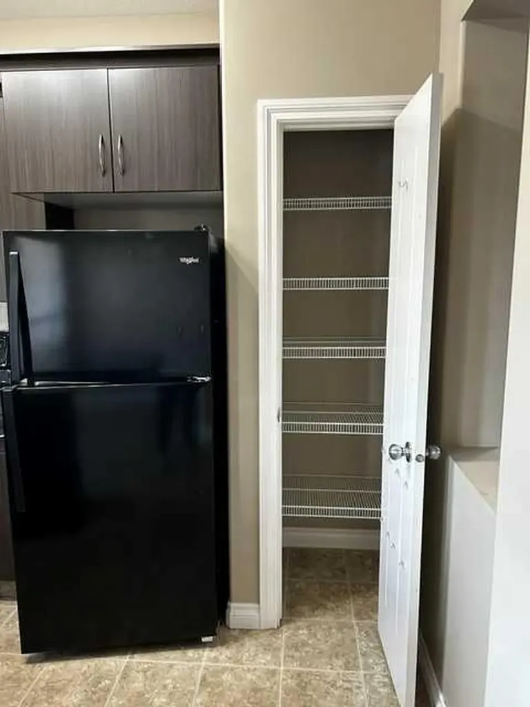7 Ross Close Sylvan Lake AB T4S 0K4