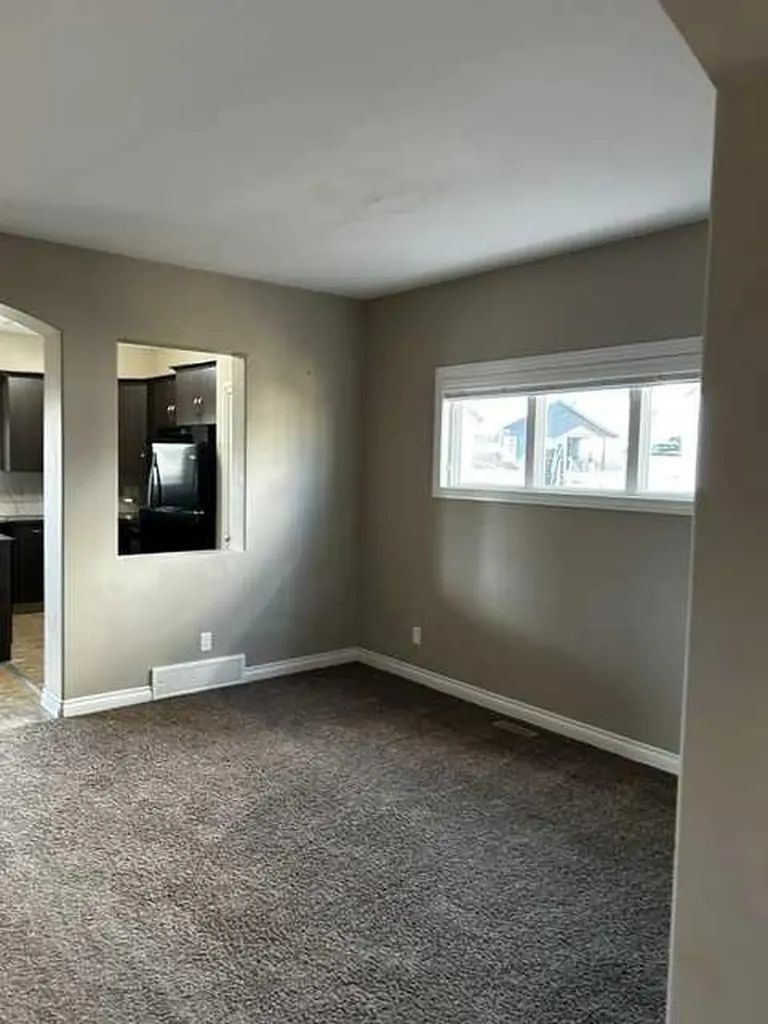 7 Ross Close Sylvan Lake AB T4S 0K4