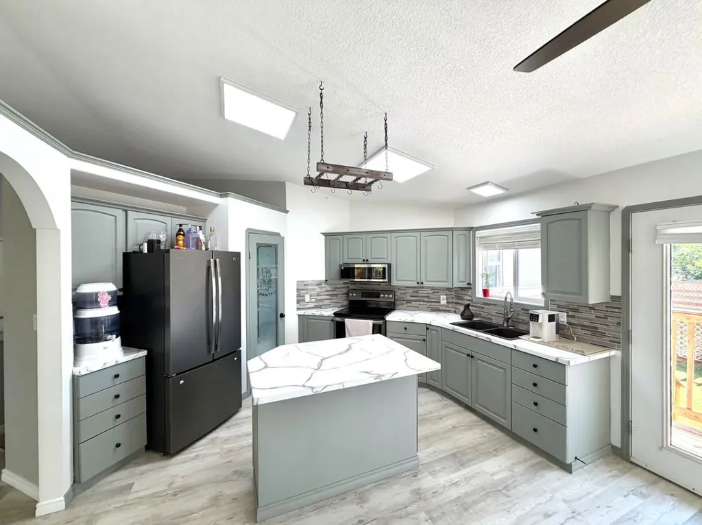11917 107 Street Grande Prairie AB T8V 7W2
