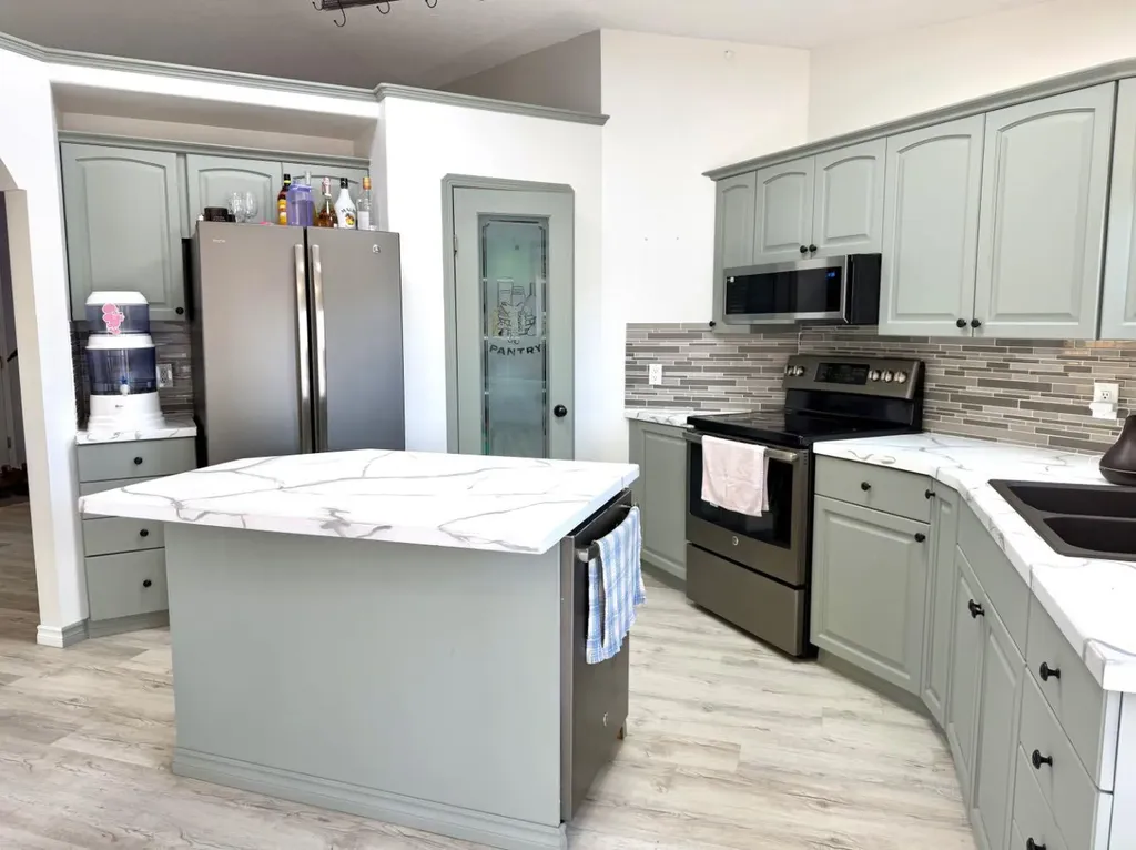 11917 107 Street Grande Prairie AB T8V 7W2