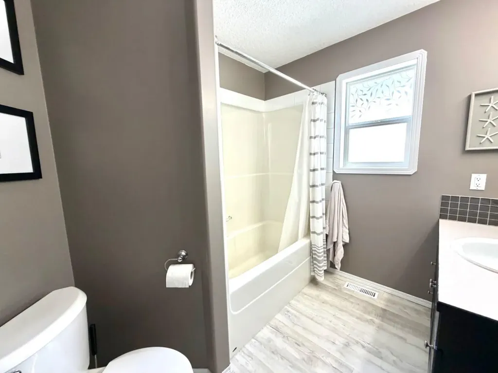 11917 107 Street Grande Prairie AB T8V 7W2