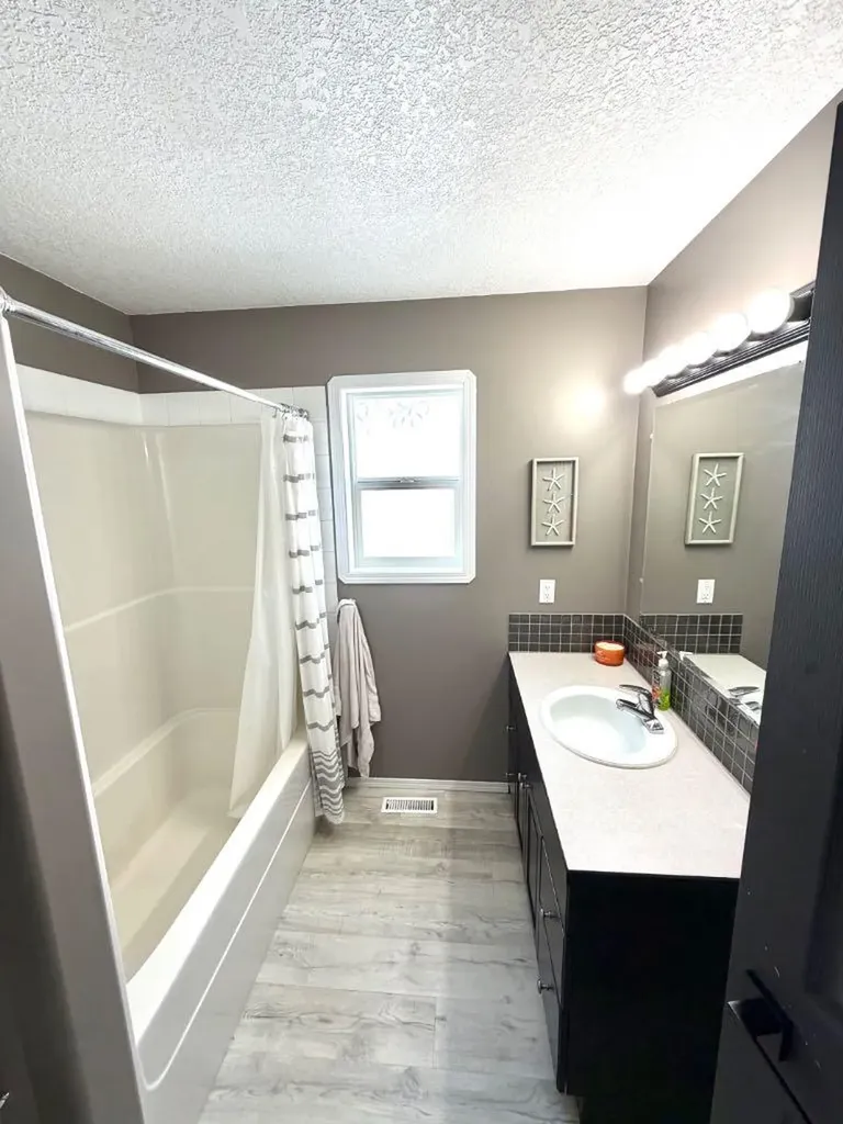 11917 107 Street Grande Prairie AB T8V 7W2