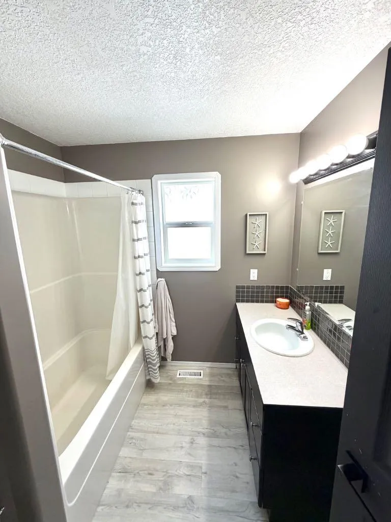 11917 107 Street Grande Prairie AB T8V 7W2