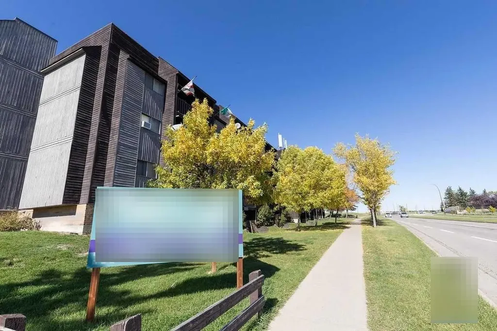 216 Doverglen Crescent SE Calgary AB T2B 2P6