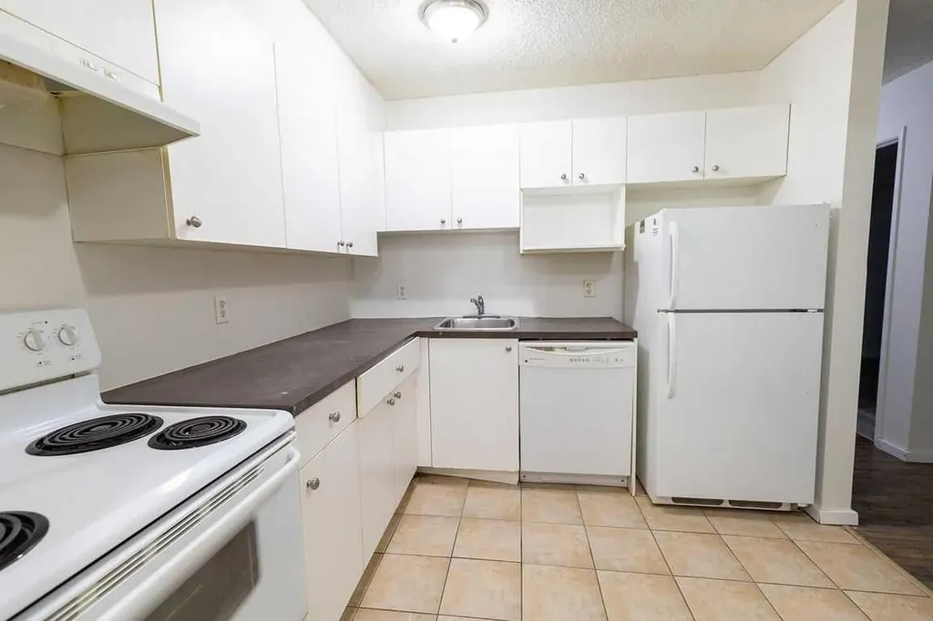 216 Doverglen Crescent SE Calgary AB T2B 2P6
