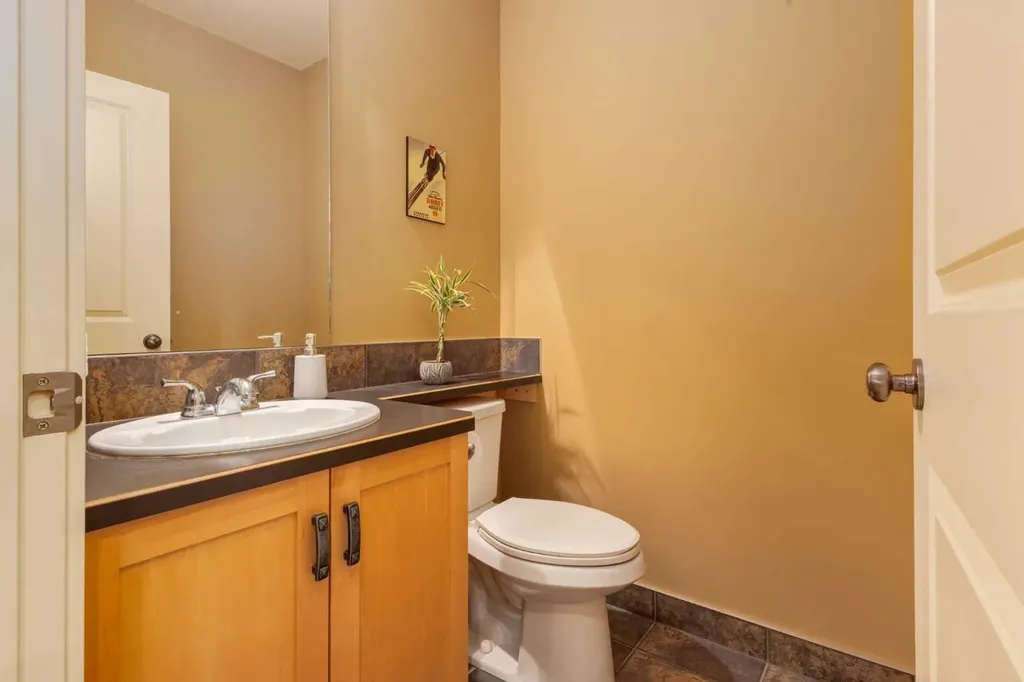 1408 20a Street NW Calgary AB T2N2L3