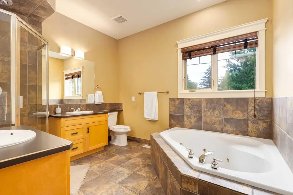 1408 20a Street NW Calgary AB T2N2L3