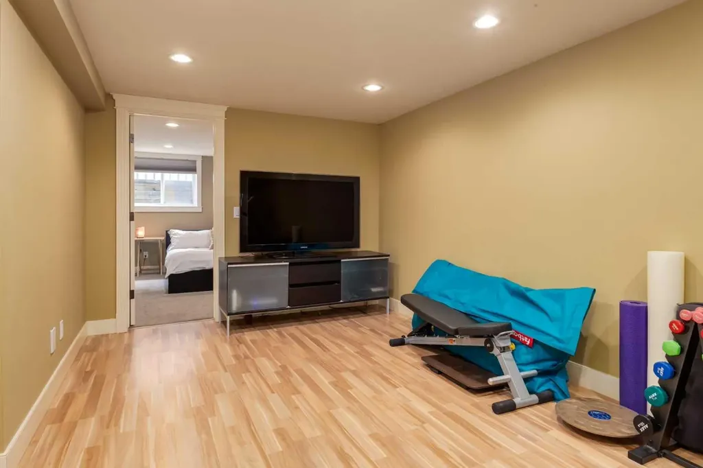 1408 20a Street NW Calgary AB T2N2L3