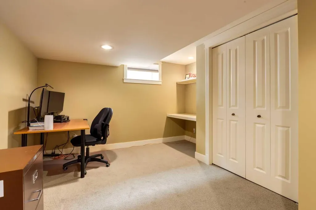 1408 20a Street NW Calgary AB T2N2L3