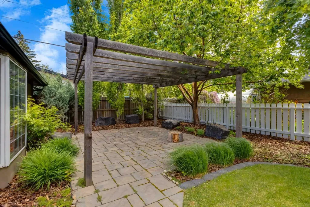 1408 20a Street NW Calgary AB T2N2L3