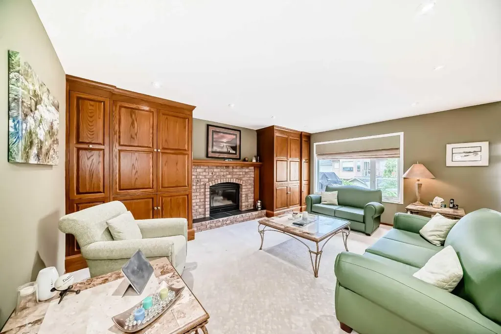 10882 Valley Ridge Drive NW Calgary AB T3B5R1