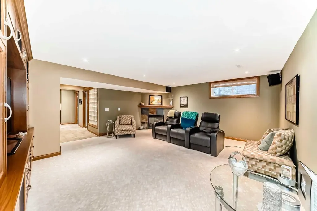 10882 Valley Ridge Drive NW Calgary AB T3B5R1