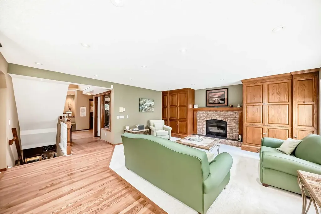 10882 Valley Ridge Drive NW Calgary AB T3B5R1