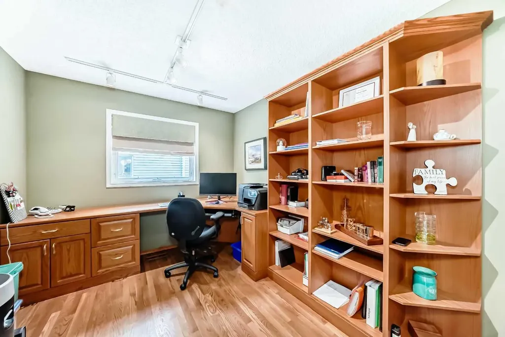 10882 Valley Ridge Drive NW Calgary AB T3B5R1