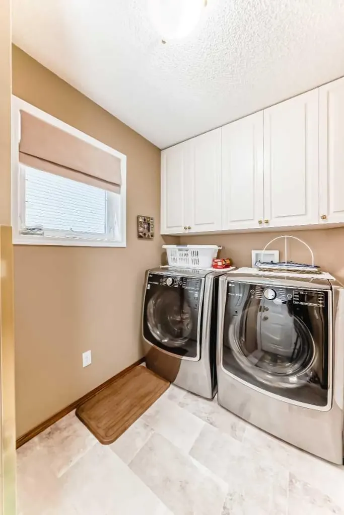 10882 Valley Ridge Drive NW Calgary AB T3B5R1