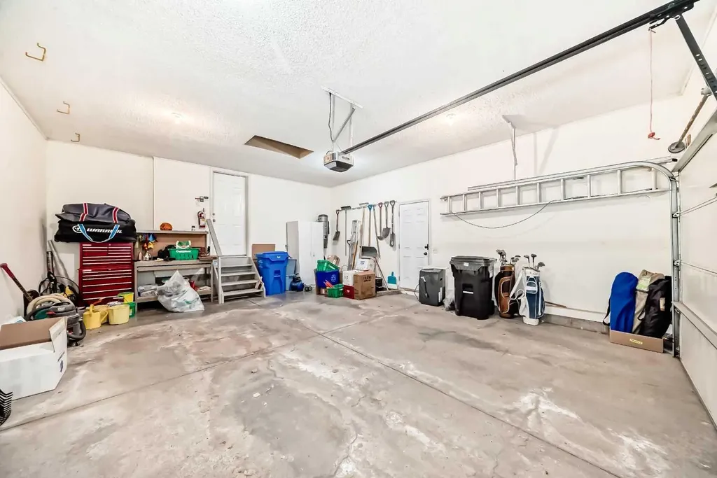 10882 Valley Ridge Drive NW Calgary AB T3B5R1
