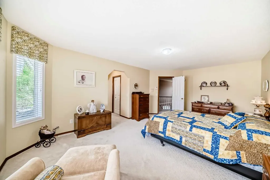 10882 Valley Ridge Drive NW Calgary AB T3B5R1