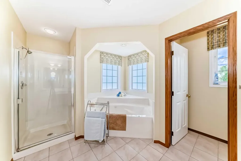 10882 Valley Ridge Drive NW Calgary AB T3B5R1