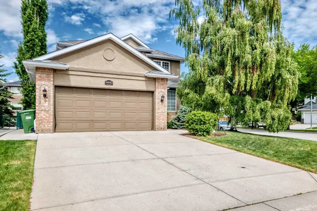 10882 Valley Ridge Drive NW Calgary AB T3B5R1