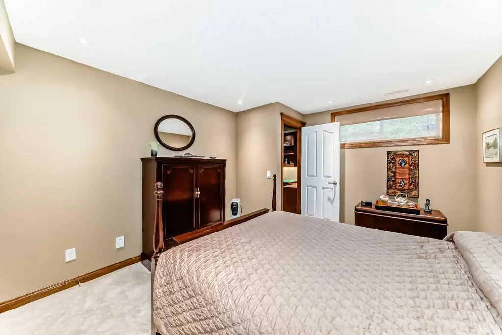10882 Valley Ridge Drive NW Calgary AB T3B5R1
