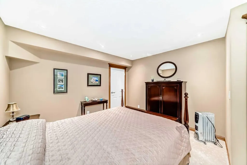 10882 Valley Ridge Drive NW Calgary AB T3B5R1