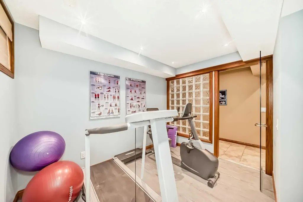 10882 Valley Ridge Drive NW Calgary AB T3B5R1