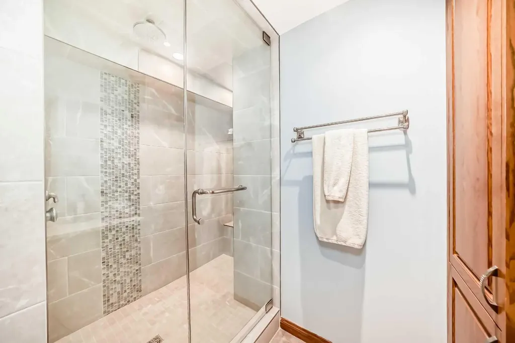 10882 Valley Ridge Drive NW Calgary AB T3B5R1