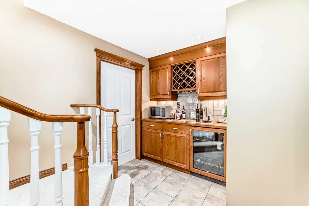 10882 Valley Ridge Drive NW Calgary AB T3B5R1