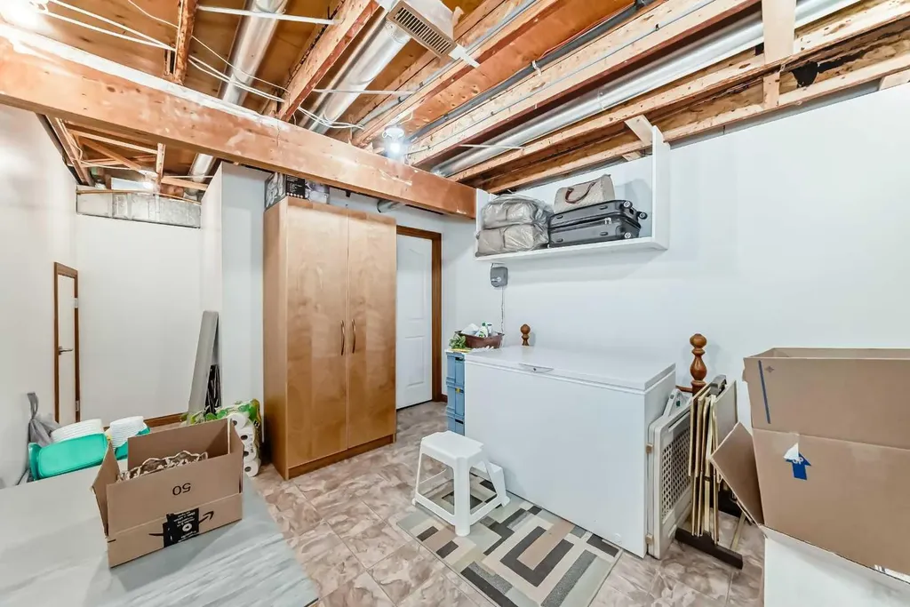 10882 Valley Ridge Drive NW Calgary AB T3B5R1