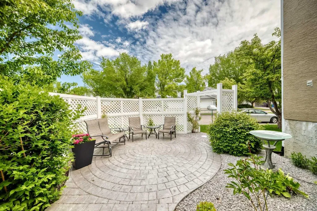 10882 Valley Ridge Drive NW Calgary AB T3B5R1