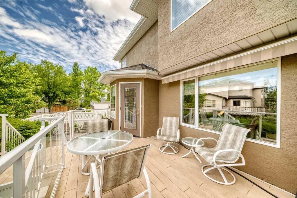10882 Valley Ridge Drive NW Calgary AB T3B5R1
