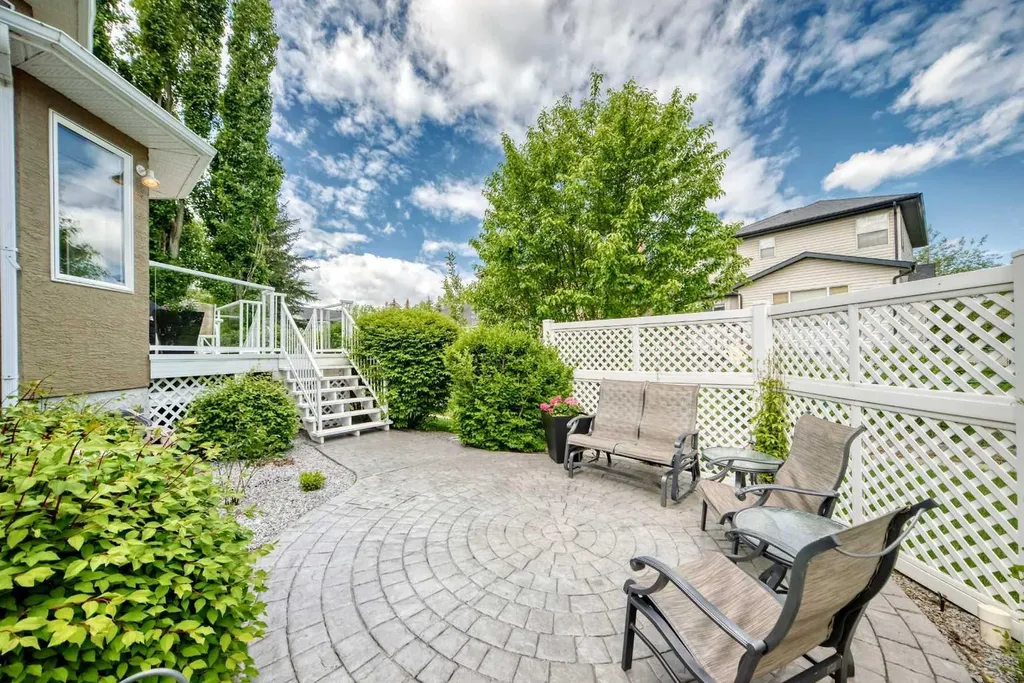 10882 Valley Ridge Drive NW Calgary AB T3B5R1