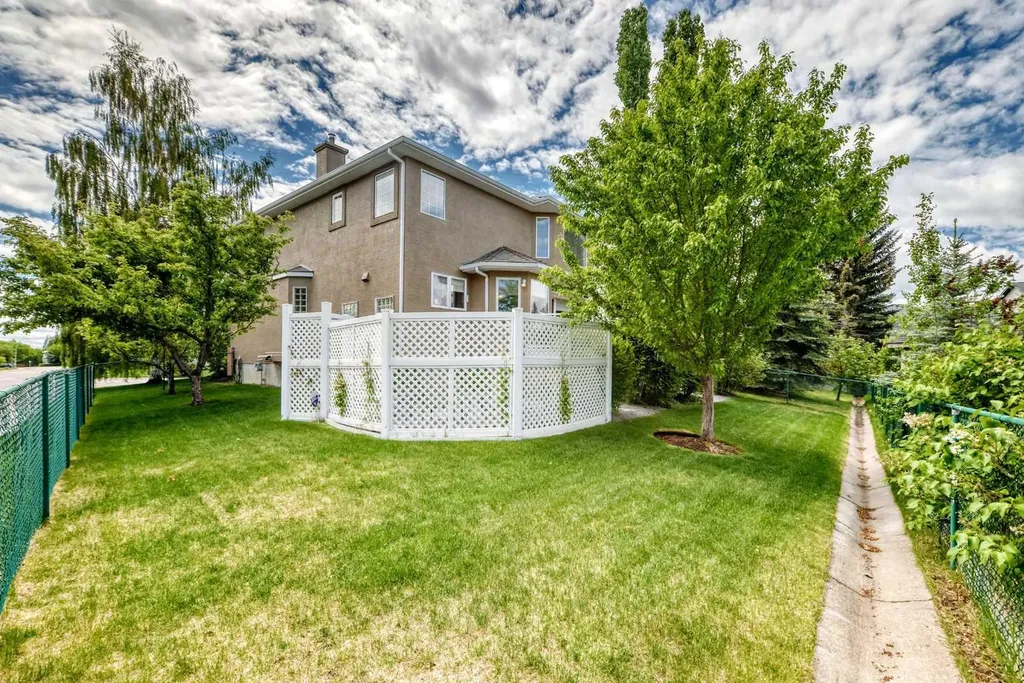 10882 Valley Ridge Drive NW Calgary AB T3B5R1