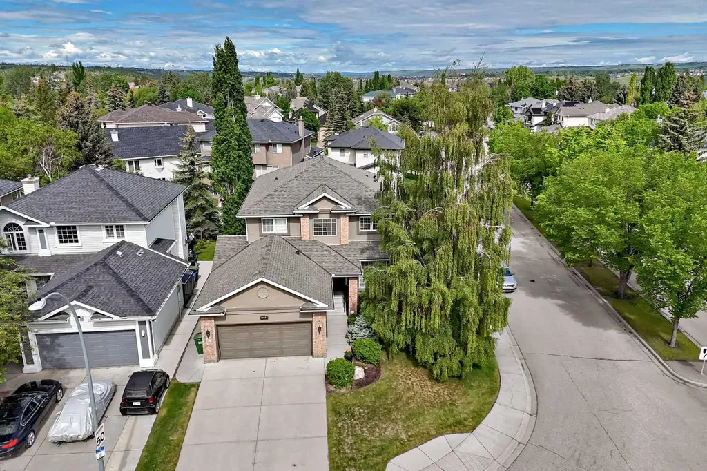 10882 Valley Ridge Drive NW Calgary AB T3B5R1