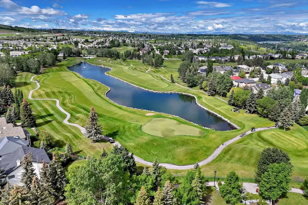 10882 Valley Ridge Drive NW Calgary AB T3B5R1