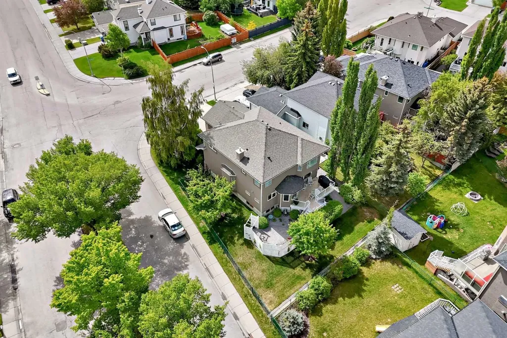 10882 Valley Ridge Drive NW Calgary AB T3B5R1