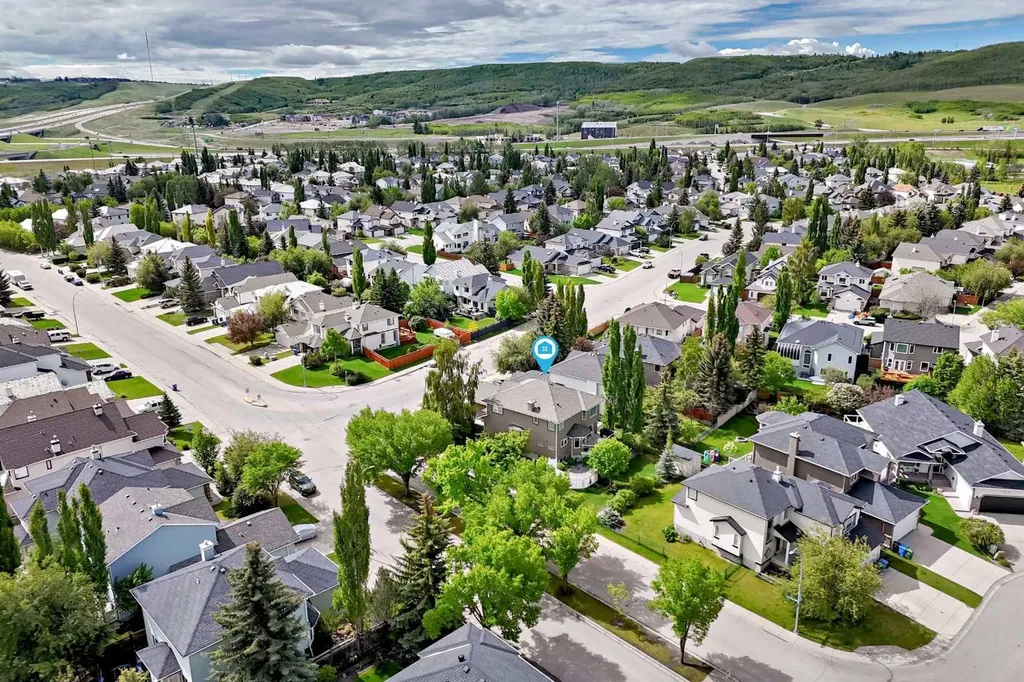 10882 Valley Ridge Drive NW Calgary AB T3B5R1